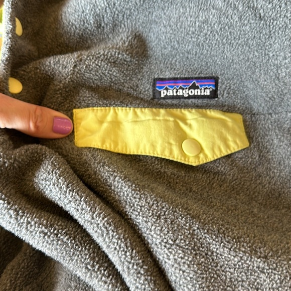 Patagonia Synchilla women’s size large fleece pullover gray, and yellow - Picture 4 of 6